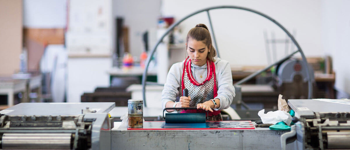 Student working in the Hartford Art School printmaking studio