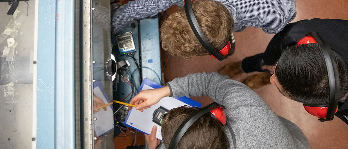 students working in turbomachinery lab