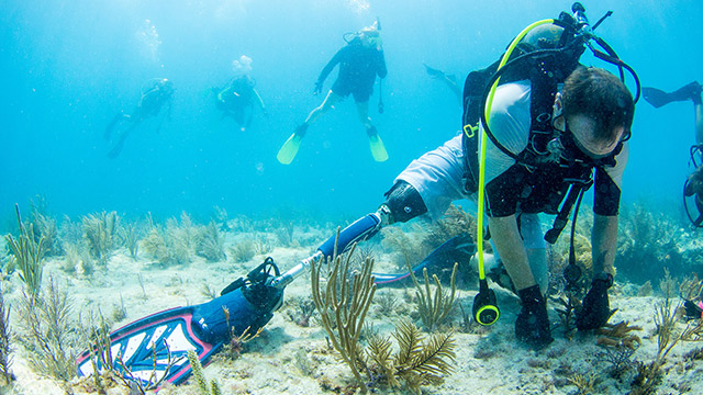 scuba diver with prosthetic leg