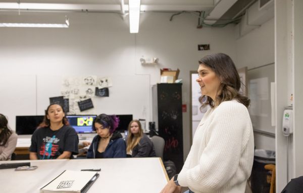 Alumni speaker visits a Hartford Art School classroom to share career experiences.