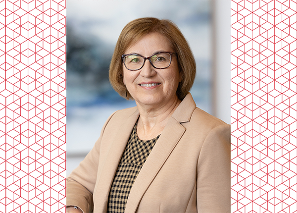 Susanne Yeakel headshot