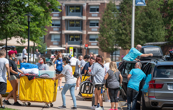 students moving onto campus