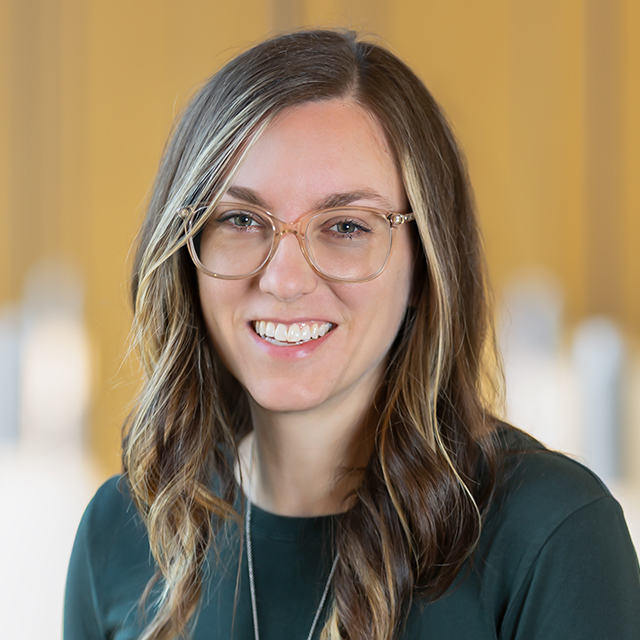Julie Barnofski headshot