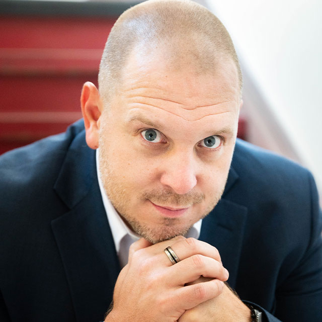 Benjamin Curns headshot