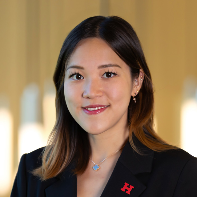 Olivia Heui Young Park headshot