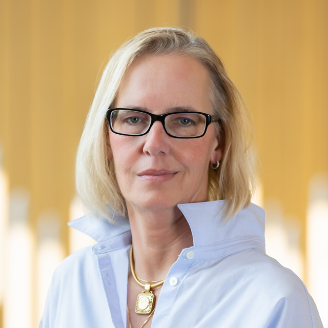 Regina C. Graziani headshot