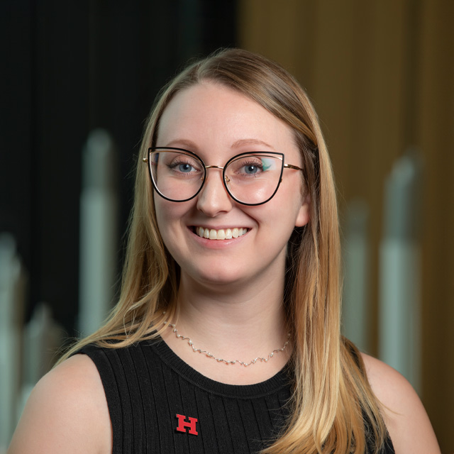 Elizabeth Schneller headshot