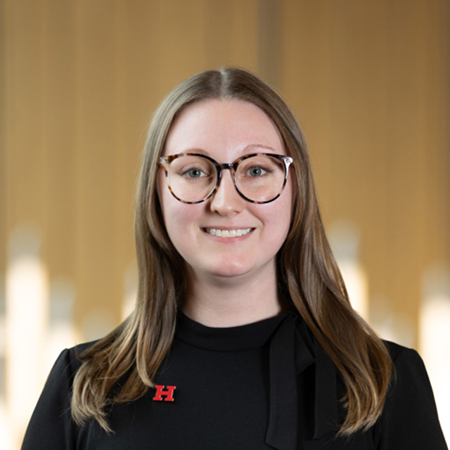 Elizabeth Schneller headshot