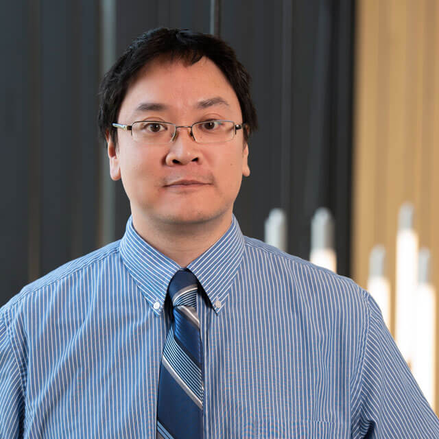 Minh-ly Nguyen headshot