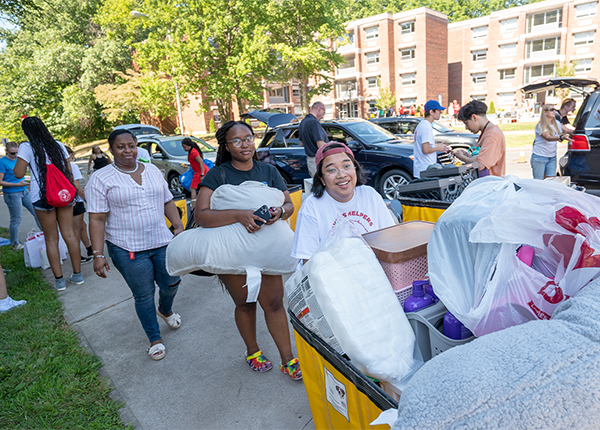 Students moving on campus