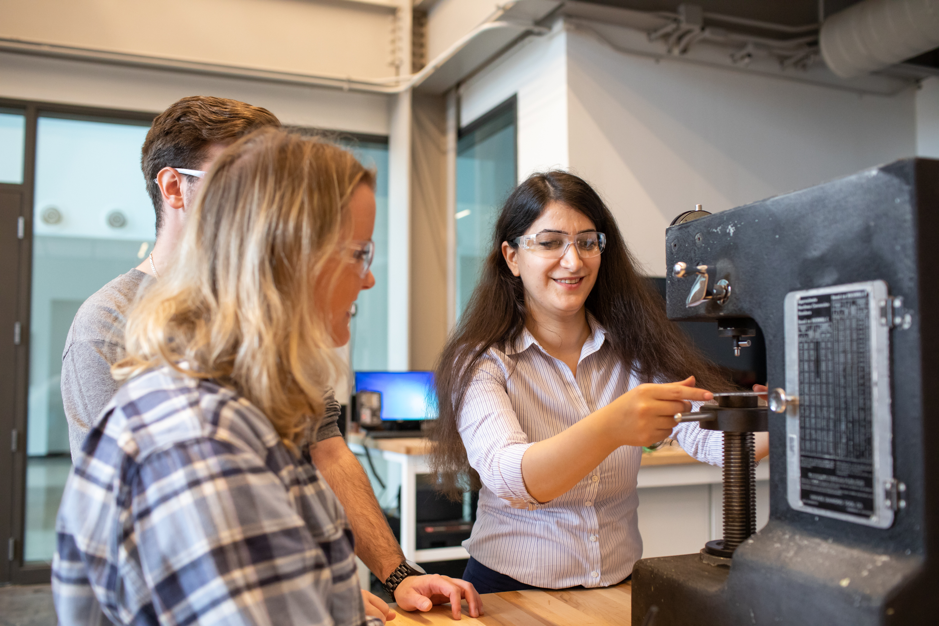 Two students participating in lab with Professor Jamshidi.