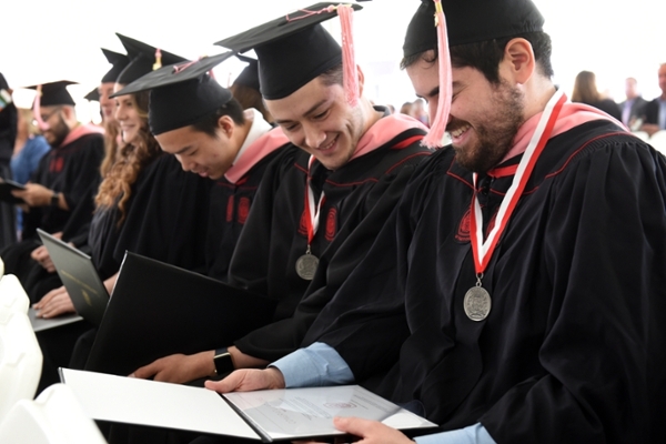 grads with diplomas