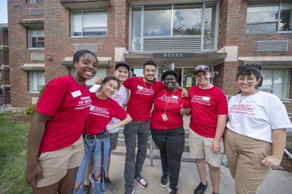 RAs ready to help at move in