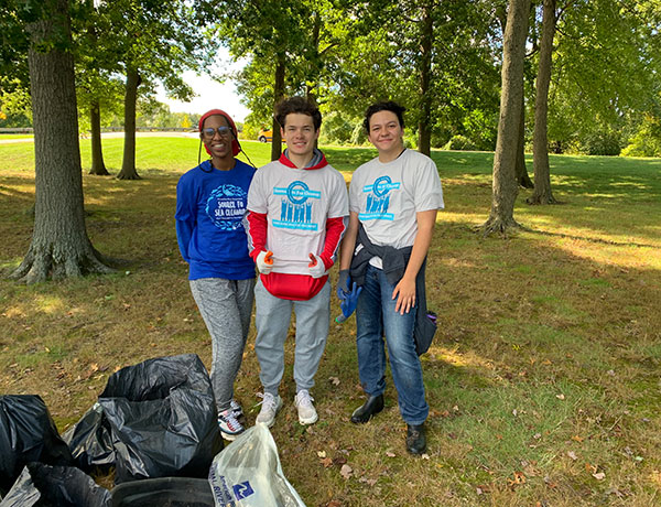River clean-up volunteers