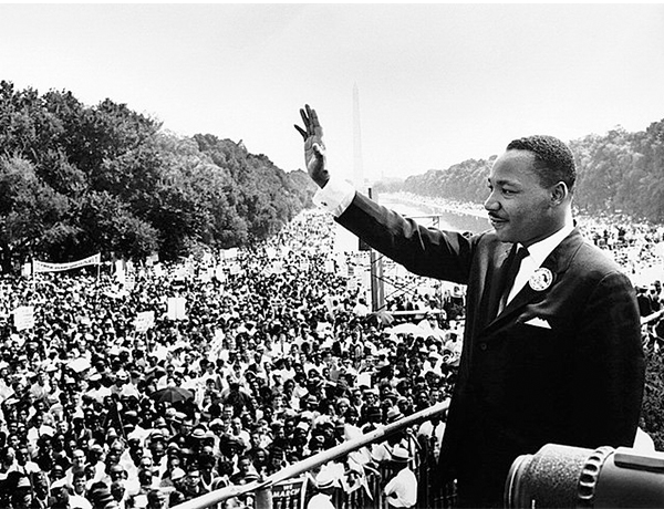 MLK delivering speech